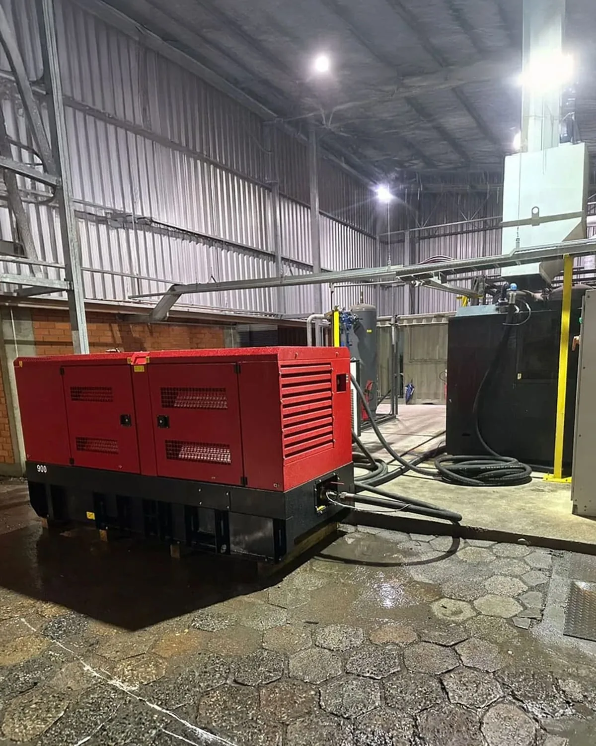 Compressor de ar diesel em operação industrial - Rental Parts